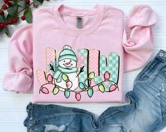 Vrolijke sneeuwpop kerst, png PNGEgg | Pastellichten retro wintersublimatie | Schattige sneeuwpop-clipart voor sweater, vakantieshirtontwerp | DIGITAAL