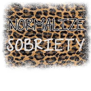Puede incluir: Un fondo de estampado de leopardo con el texto "NORMALIZE SOBRIETY" en letras negras y blancas.