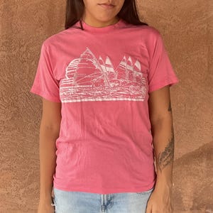 Vintage 1980&#39;s T-shirt Pink sailboat motif