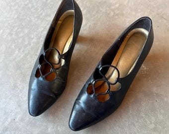 Vintage 1980s Black Cutout Pumps, 1920s Revival Louis Heel Shoes