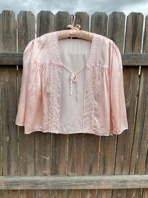 1940's Silk Satin Bed Jacket - image 2