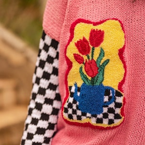 Tulip Time| Sweter robiony na drutach, Sweter z grubej dzianiny, Haft dziurkowany, Sweter oversize, Moda Y2K, Estetyczny sweter dzianinowy