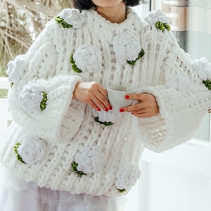 Handgjord grovstickad blommig tröja | 3D Rose Artwear