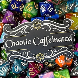 Adesivo de vinil com cafeína caótica, lavável na máquina de lavar louça, Dungeons and Dragons, D&D, DND, TTRPG, Pathfinder, tabela de alinhamento, presentes para Mestre e jogadores