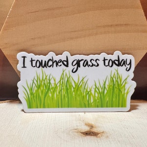 I Touched Grass Today Vinyl Aufkleber, spülmaschinenfest, lustiges Zitat Geschenk, Nerd,