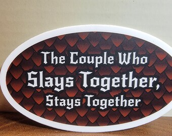 Autocollant en vinyle D&D The Couple Who Slays Together reste ensemble, imperméable, MDN, TTRPG, Pathfinder, jeux vidéo, cadeau de la Saint-Valentin, partenaire
