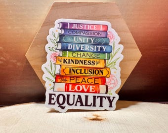 Vinylsticker boek: gelijkheid, rechtvaardigheid, vriendelijkheid en inclusie