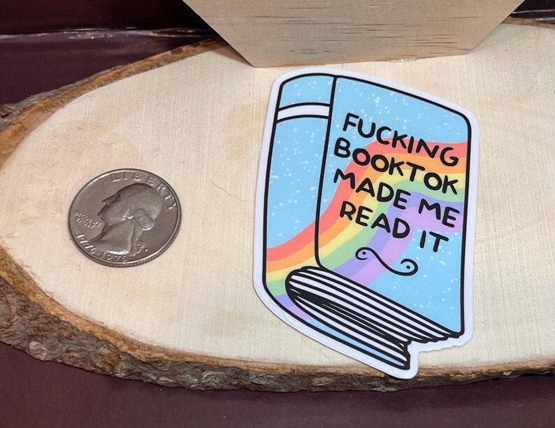 Booktok made me read it Vinyl Aufkleber - Lesergeschenk Bild 2