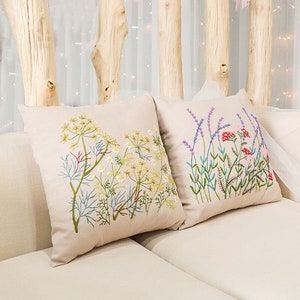 Embroidered Pillow Case Kit, Floral Beginner Embroidery Cushion Kit, DIY Craft Kit Gift, Embroidery Cross Stitch Kit for Home Decor