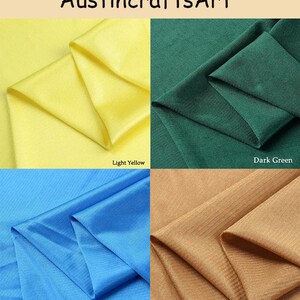 Może przedstawiać: Kolaż czterech pr&oacute;bek tkanin z napisem AustincraftsArt, w kolorach jasnoż&oacute;łtym, ciemnozielonym, jeziornym błękicie i wielbłądzim. Każda sekcja przedstawia złożony materiał, ukazujący teksturę i głębię koloru wraz z wyraźnymi etykietami tekstowymi.