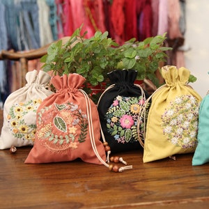 Hand Embroidery Drawstring Bag, Floral Beginner Embroidery Kit, Storage Bag Embroidery Kit