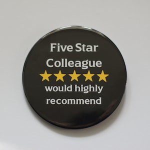Colega Cinco Estrelas Recomendaria Altamente o Distintivo de Botão