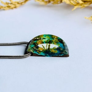 Terrarium Jewelry, Botanical Wooden Resin Necklace for Women,2nd anniversary gift,Adventure Jewelry,Girlfriend Gift