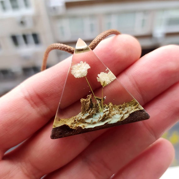 Birth flower 2024 pressed necklace