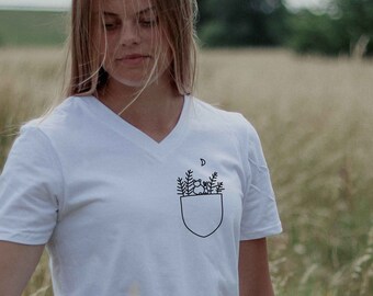 Bear Pocket Shirt, Flower Tee, Floral v-neck shirt, Camping Shirt, Boho Shirt, Yoga shirt, Bear Pocket Tee, Animal V-neck shirt