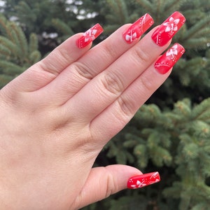 Hibiscus Flowers - press on nails, glue on nails, fake nails, luxury press on nails, trendy fake nails, flower nails