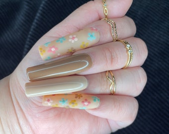 Flower Power - press on nails, glue on nails, fake nails, luxury press on nails, trendy fake nails, flower nails