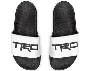 Toyota TRD Slide Sandalen – Strapazierfähige weiß/schwarze Sportsandalen