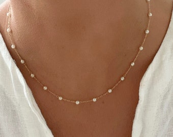 Zierliche Perlenkette, mehrere Perlen Halskette, Minimalist Perlenhalskette, Zierliche Halskette, Brautjungfer Geschenk, Hochzeitshalskette, Gold Perle