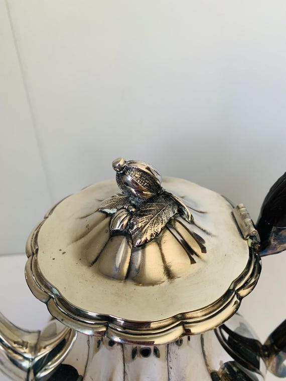 【Oneida】 パンプキンフォルムのコーヒーポット 【シルバープレート】 Oneida】 パンプキンフォルムのコーヒーポット 【シルバープレート