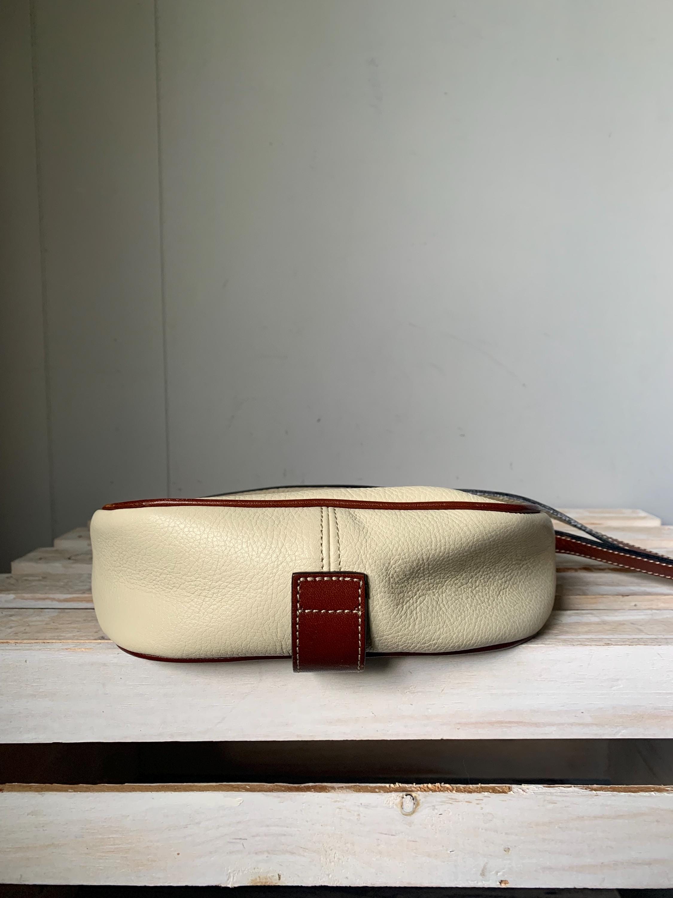 Bally Vintage Handbag Two Tone Woven Crossbody Cream Brown  display picture 1