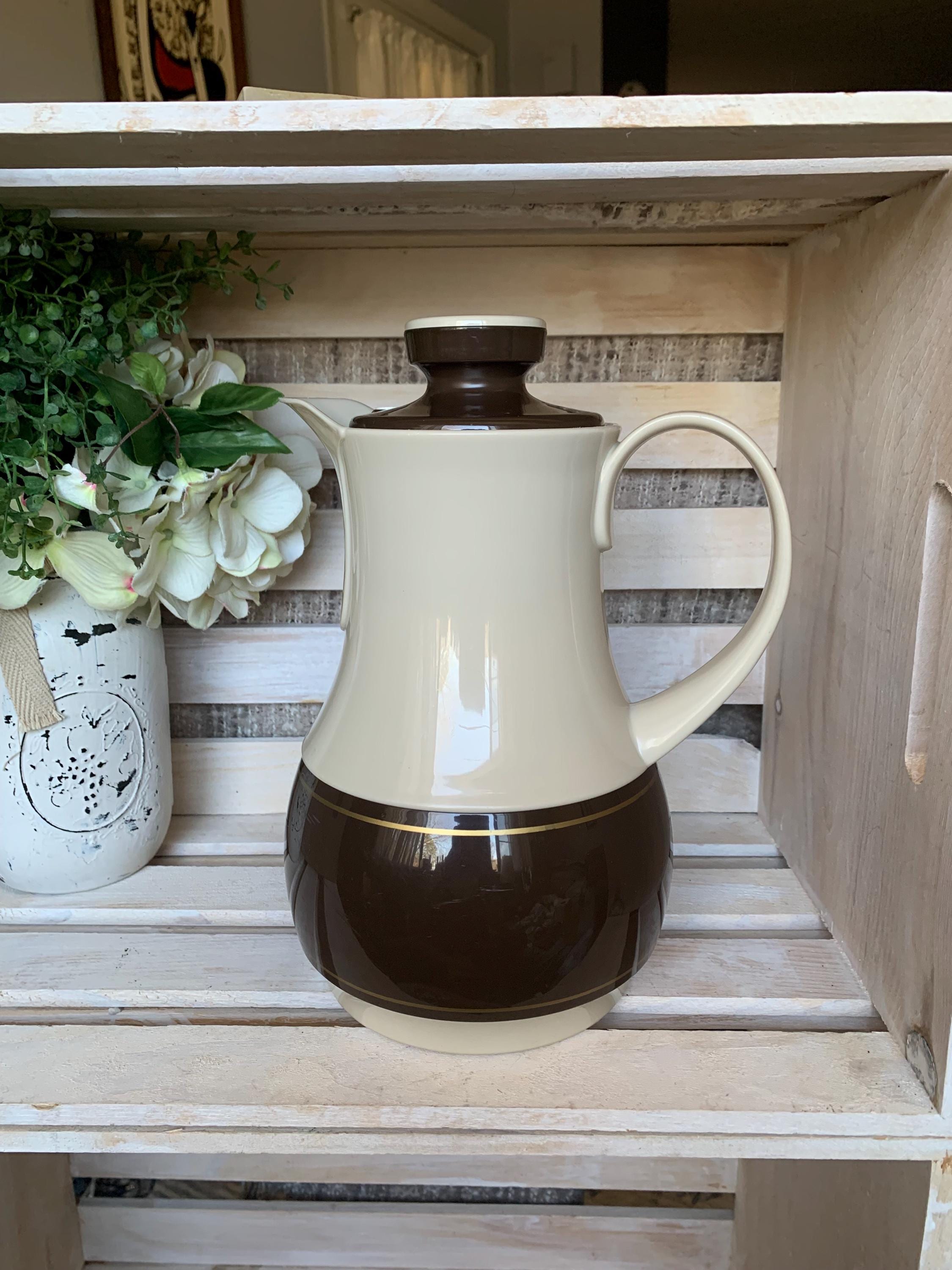 Thermos vintage dans objets de cuisine du xxe siècle