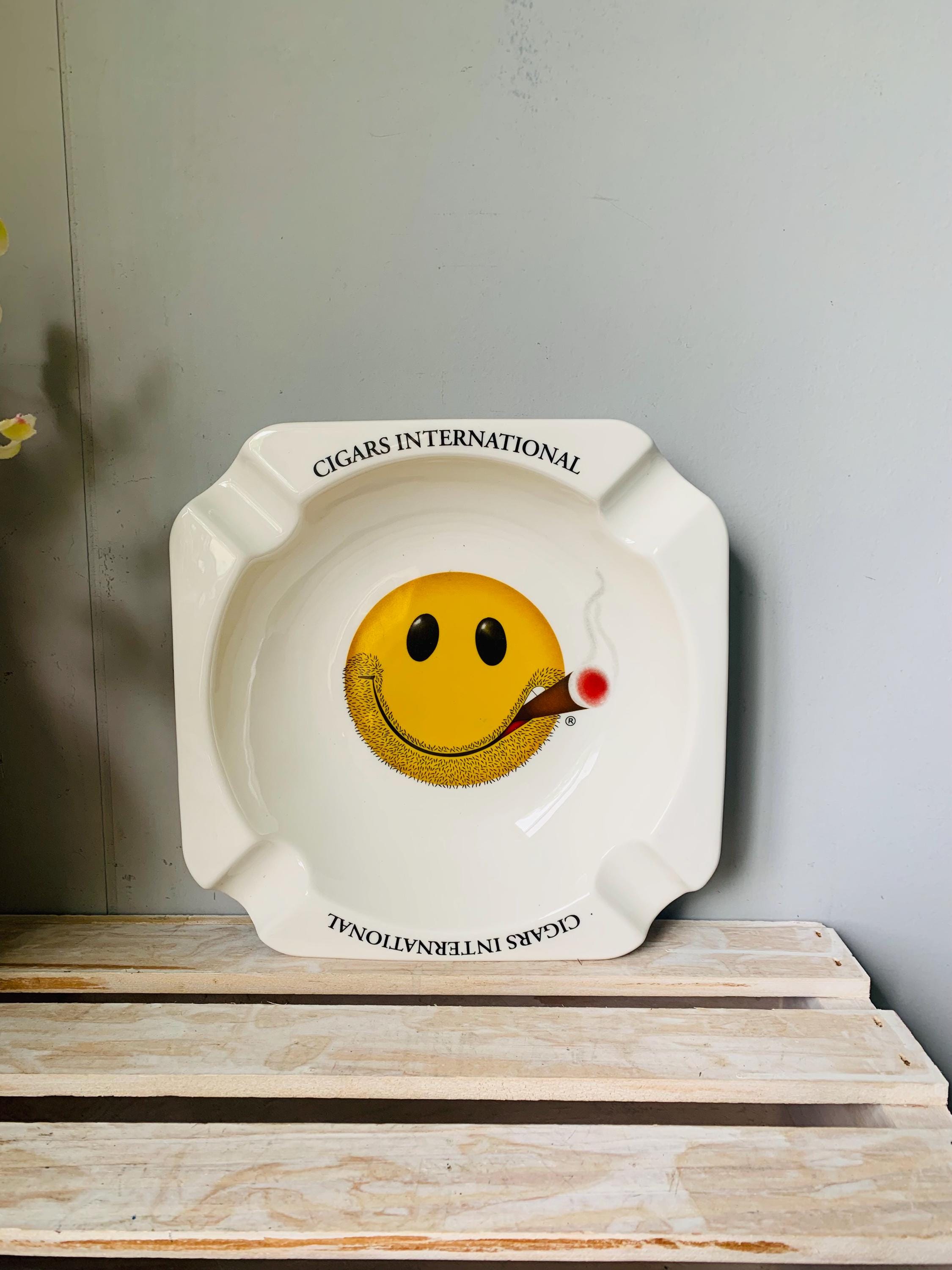 Cigars International Ashtray Smiley Face Beard Large Cigar Ashtray