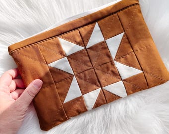 Sawtooth Pouch Quilt Pattern PDF, quilted zipper bag sewing pattern, half square triangle patchwork pouch, beginner friendly tutorial