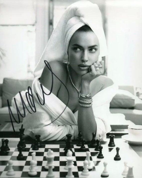 Gigi Hadid 8.5 x 11 Singed Autograph Reprint Photo | Etsy