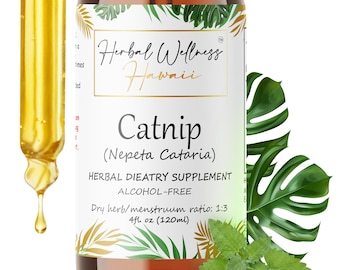 Puede incluir: Una botella de vidrio marrón de suplemento de Catnip Herbal Wellness Hawaii. La etiqueta incluye el texto "Catnip (Nepeta Cataria)" y "4 fl oz (120ml)". Un cuentagotas con un líquido dorado está a la izquierda. Hojas verdes y follaje en el fondo.