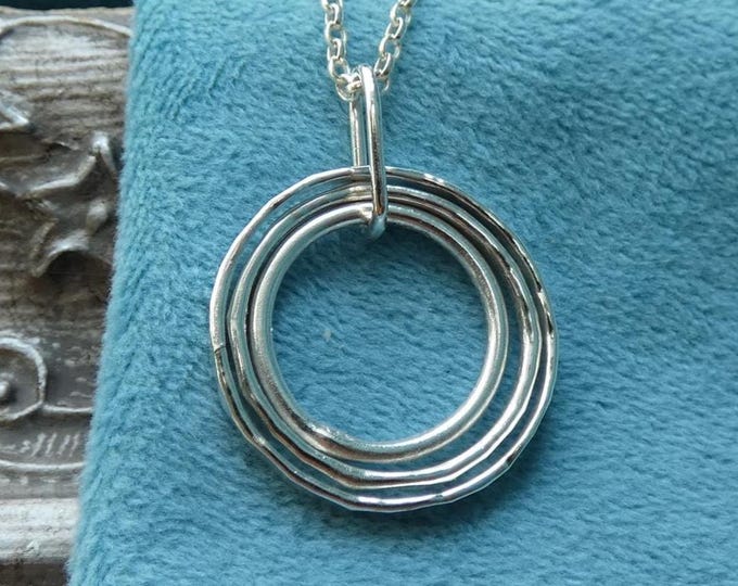 Light Fidget Silver Circle Pendant Necklace, Minimalist Light Hammered Multiple Sterling Silver Rings w Belcher Chain Necklace