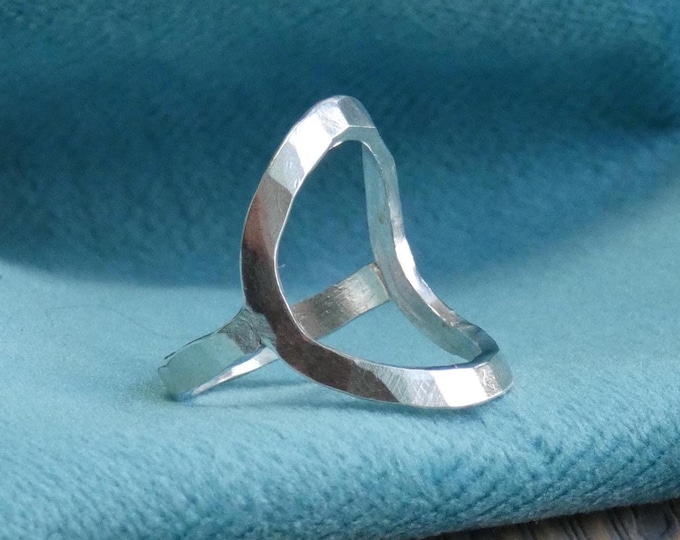 Chunky Solid Silver Circle Ring, 925, Handmade Hammered Sterling Silver Ring, Contemporary Minimalist Geometric Artisan Precious Metal Ring
