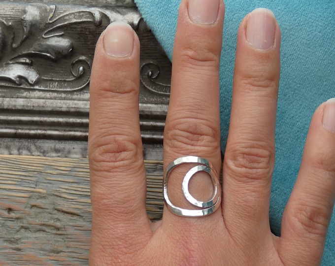 Solid Silver Ring, Large Minimalist Circle Ring, Handcrafted Hammered Artisan Silver Ring for Everyday, Lightweight Statement Silver Ring UK