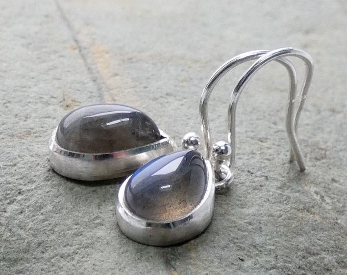 Minimalist Labradorite Earrings, Handmade Stelring Silver Classic Drop Earrings w Small Teardrop Shaped Labradorite Stone, Gemstone Earrings