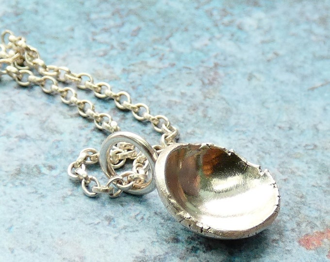 Tiny Dainty Hammered Silver Disc Pendant Necklace, Small Concave Disc Necklace, Handmade Hammered Solid Sterling Silver Minimalist Necklace