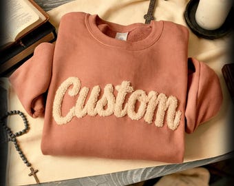 Comfort Colors 1566 Sweatshirt CUSTOM personalisierte GARN EMBROIDERED Chenille Yarn Name Fuzzy Letters Weihnachtsgeschenke Team Spirit Shirts