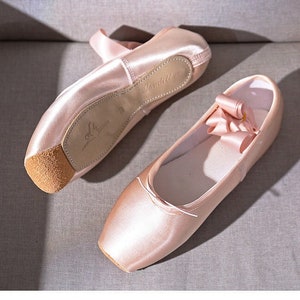 Ballet Dance Shoes Pointe Dance Shoes Ribbons Mujer Sneakers Women Zapato de bailar Dance Classes