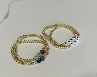 maßgeschneiderte Perlenarmbänder, personalisierte Armbänder, Freundschaftsarmbänder, goldfarbene Perlenarmbänder, anlaufgeschützte Armbänder