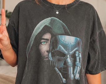 T-shirt Dr Doom Comfort Colors, T-shirt graphique Robert Downey Jr, T-shirt de méchant vintage, Cadeau streetwear pour fan de comics des années 90