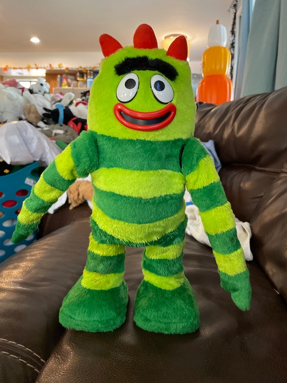 Yo Gabba Gabba Brobee Dancing Talking Electronic Toy Plush 