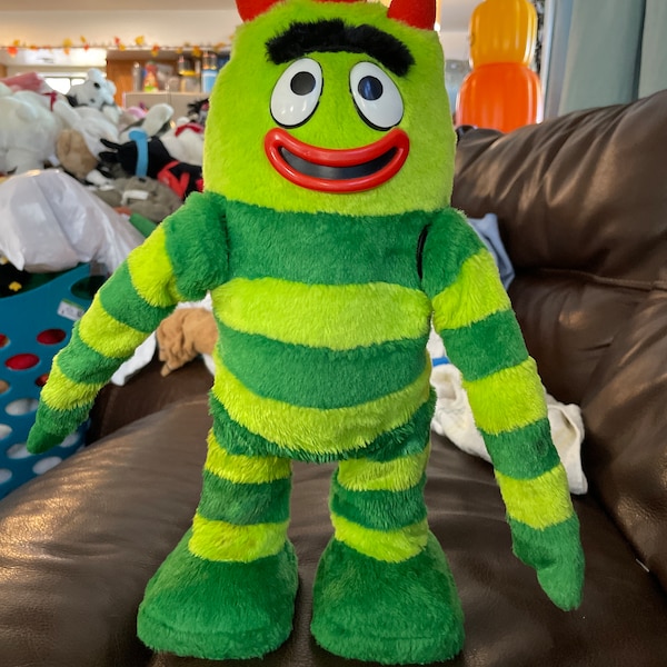 Yo Gabba Gabba Brobee Dancing Talking Electronic Toy Plush