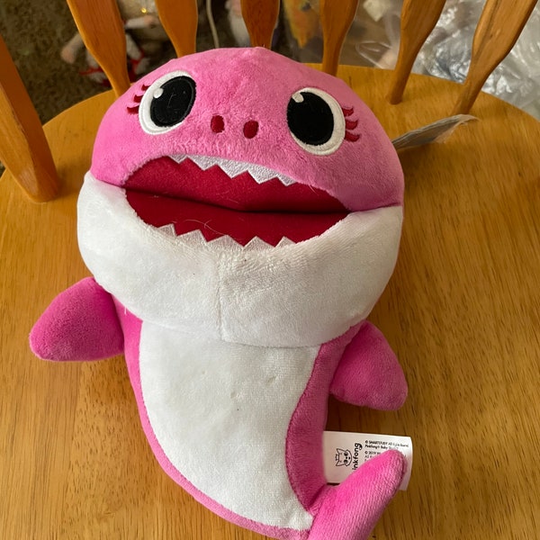 Baby Shark Mommy Shark Plush Puppet. Please read description! Excellent condition