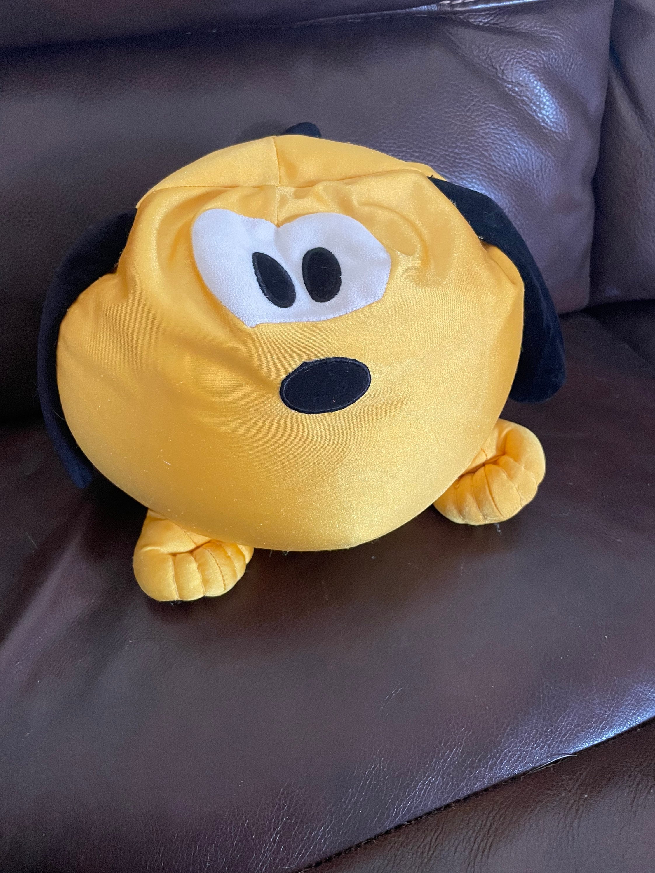 Disney Pluto ビッグサイズ　ぬいぐるみ　＃C2569 Amazon.com: Disney Plush Pluto 28 cm Tall - Disney's