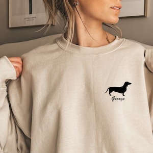 Dachshund Dog Mom Sweatshirt, Personalized Dog Name Hoodie, Custom Sweatshirt for Dog Mom, Mothers Day Gift, Dog Owner Gift, E350