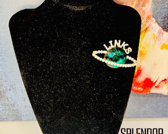 The LINKS Oversized Emerald Gem Globe Brooch