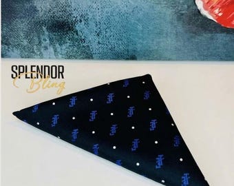 Pañuelo de bolsillo para hombre JJOA negro/azul marino con el logo entrelazado JJ - Jack and Jill of America