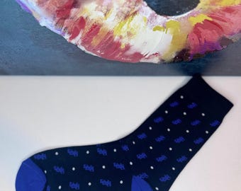 Calcetines unisex/para hombre JJOA negros y azul cobalto con el logo entrelazado JJ