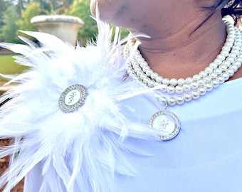 JJOA Protocol Perfect White Feather Brooch with Interlocking JJ Center - Jack and Jill of America