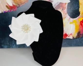 Protocol Perfect White Grosgrain Ribbon Flower Brooch - Jack and Jill of America Links Rose