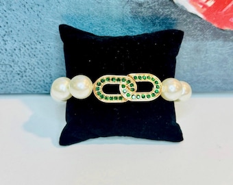 LINKS Pearl Bracelet with Green Rhinestone Linked Pendant